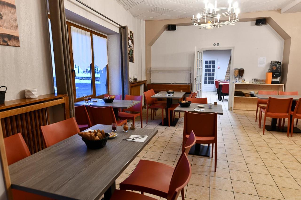 Hotel Restaurant Le Centre Lélex Exteriör bild