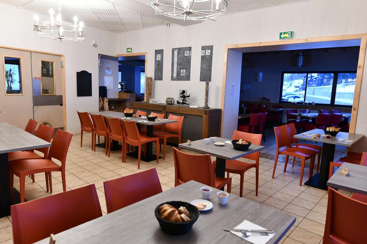 Hotel Restaurant Le Centre Lélex Exteriör bild